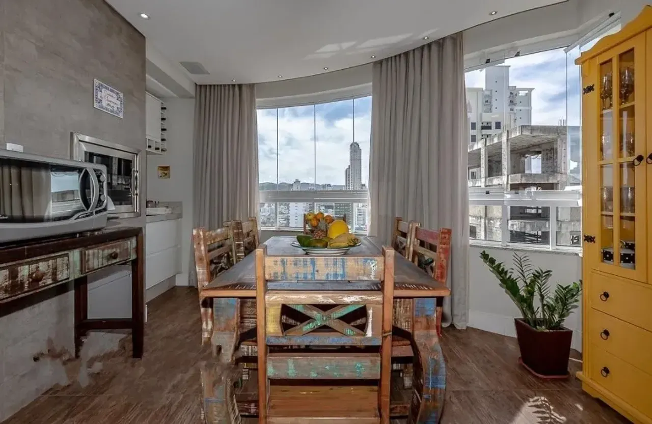 Apartamento mobiliado com 3 suítes e 3 vagas no centro de Balneário Camboriú — foto 4