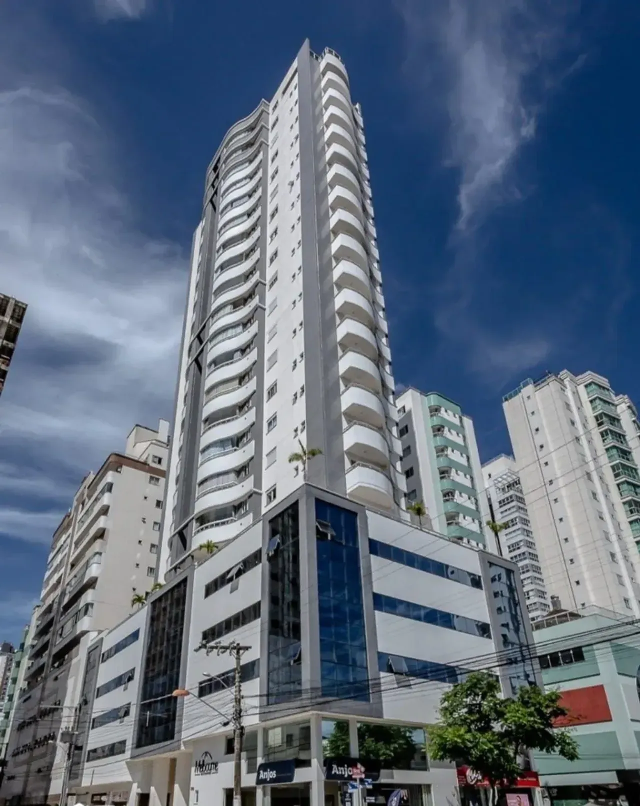 Apartamento mobiliado com 3 suítes e 3 vagas no centro de Balneário Camboriú — foto 15