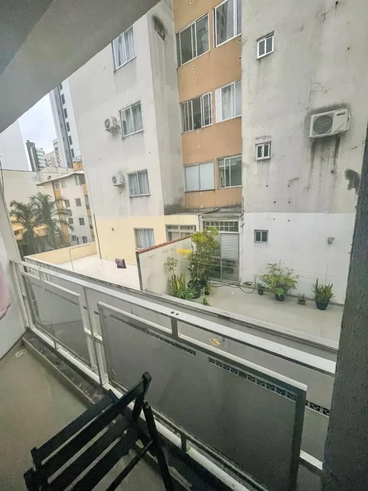 Apartamento com 2 dormitórios e 1 vaga em localização privilegiada no Centro de Balneário Camboriú