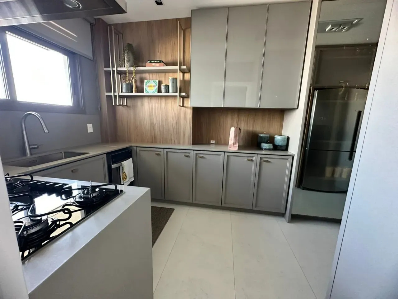 Apartamento com 4 suítes, 2 vagas, churrasqueira a carvão no Centro de Balneário Camboriú — foto 7
