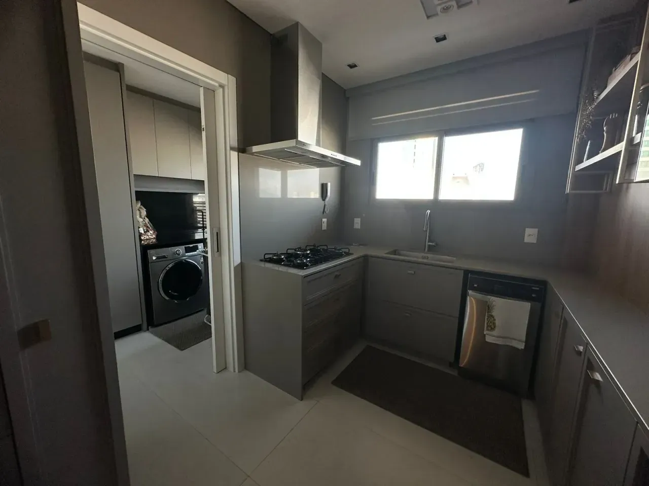 Apartamento com 4 suítes, 2 vagas, churrasqueira a carvão no Centro de Balneário Camboriú — foto 8