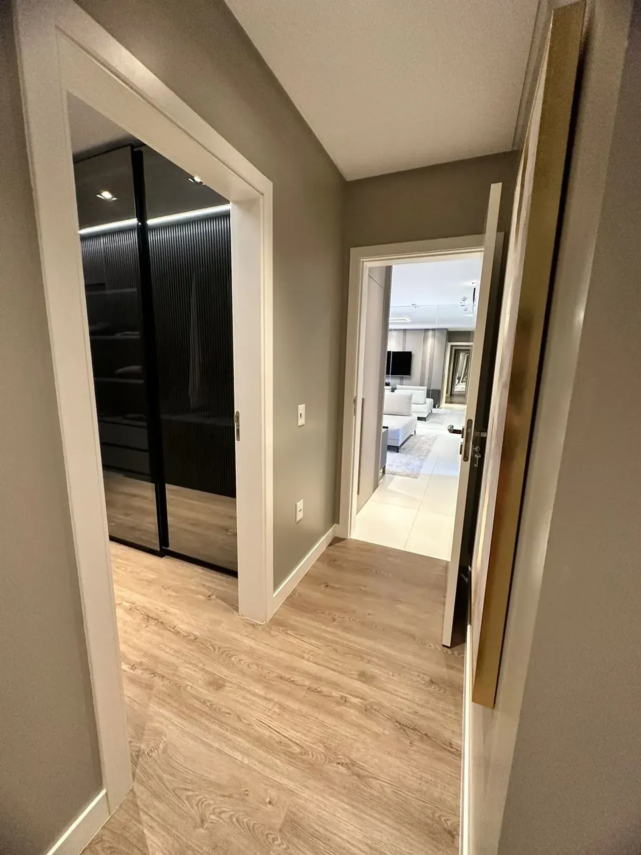 Apartamento com 4 suítes, 2 vagas, churrasqueira a carvão no Centro de Balneário Camboriú — foto 18