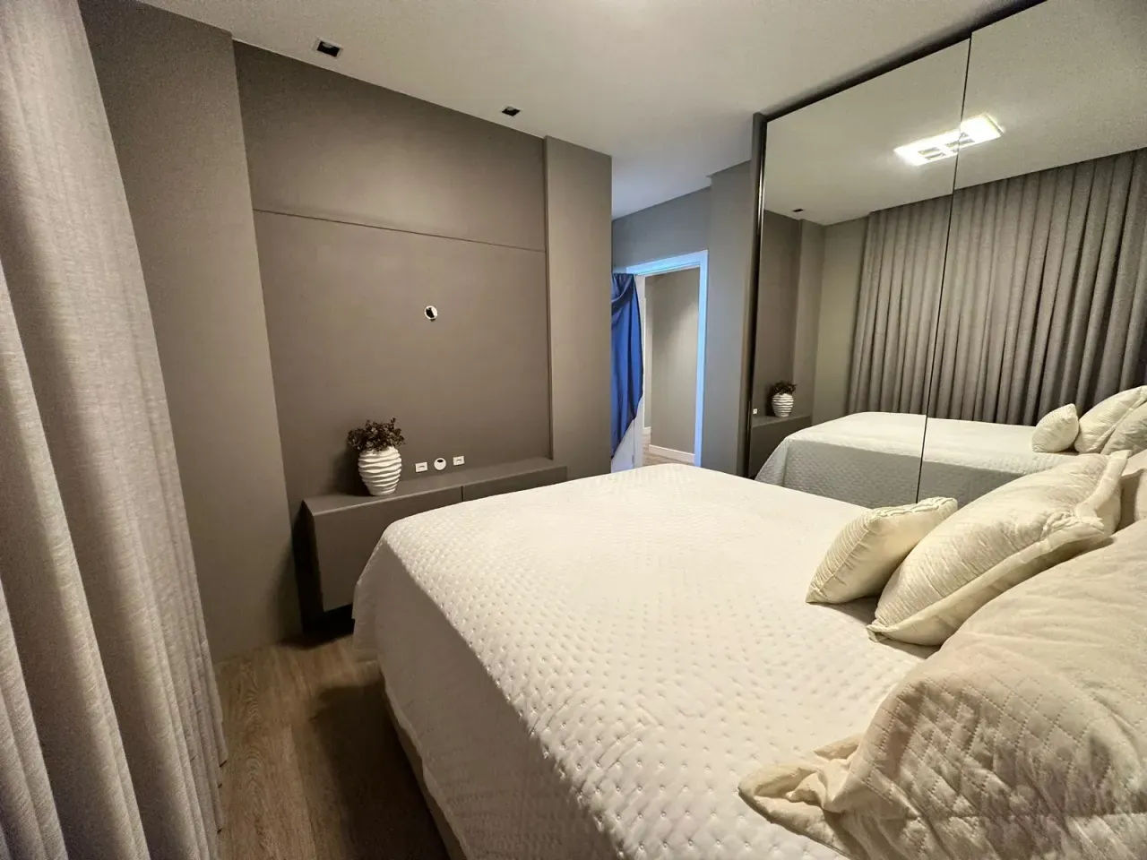 Apartamento com 4 suítes, 2 vagas, churrasqueira a carvão no Centro de Balneário Camboriú — foto 22