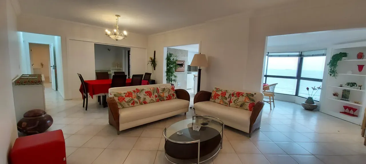 Amplo Apartamento Quadra Mar, 3 dormitórios sendo 1 suíte no Centro de Balneário Camboriú — foto 3