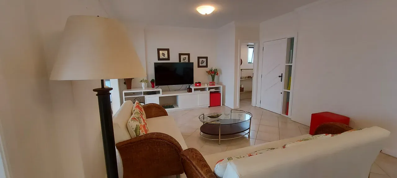 Amplo Apartamento Quadra Mar, 3 dormitórios sendo 1 suíte no Centro de Balneário Camboriú — foto 7