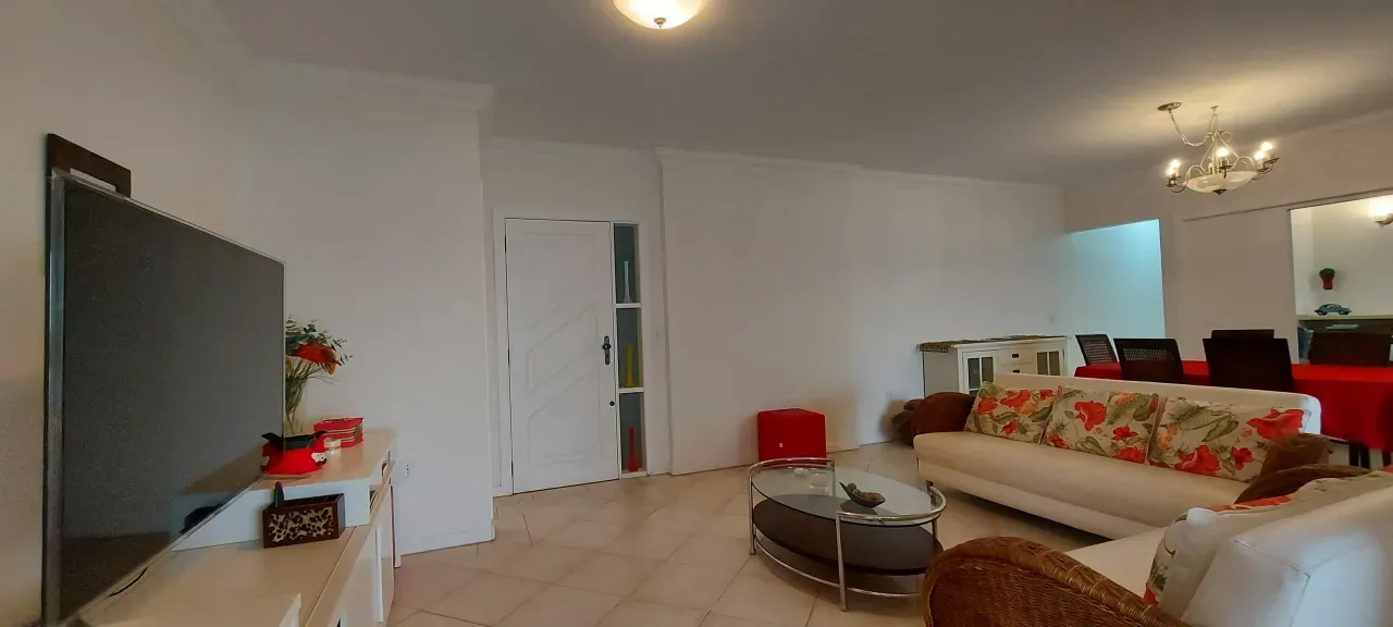 Amplo Apartamento Quadra Mar, 3 dormitórios sendo 1 suíte no Centro de Balneário Camboriú — foto 8