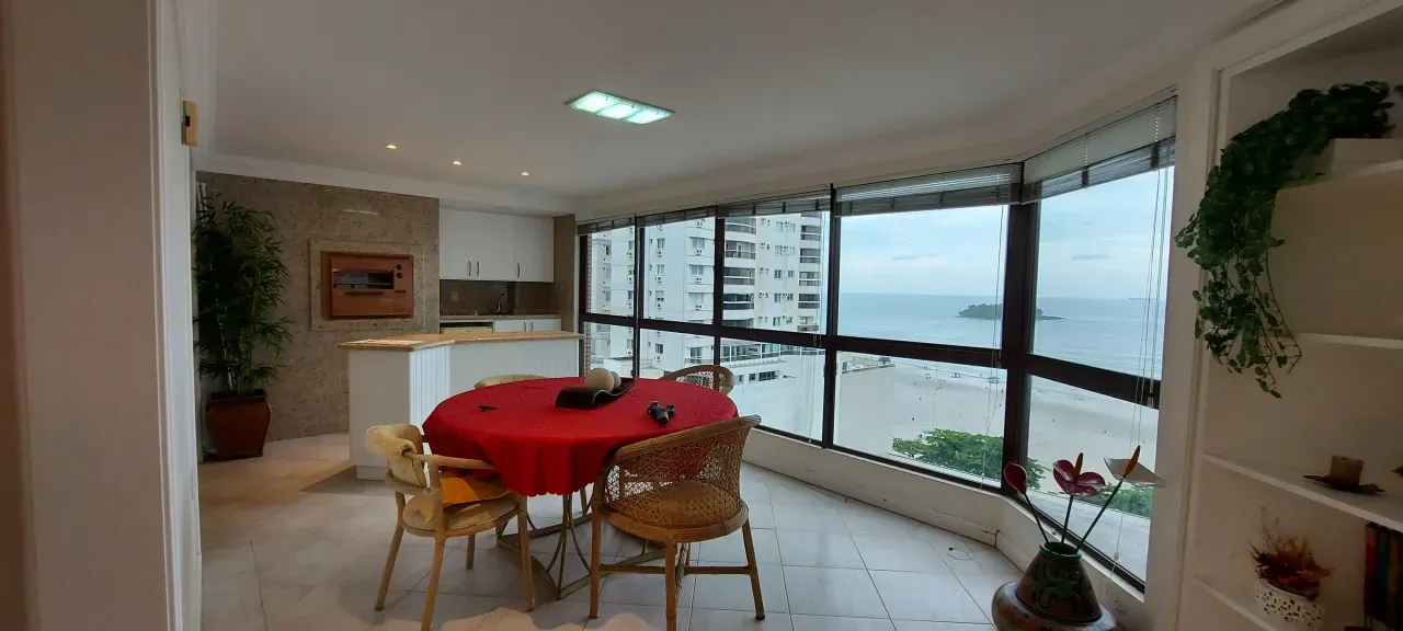Amplo Apartamento Quadra Mar, 3 dormitórios sendo 1 suíte no Centro de Balneário Camboriú — foto 2