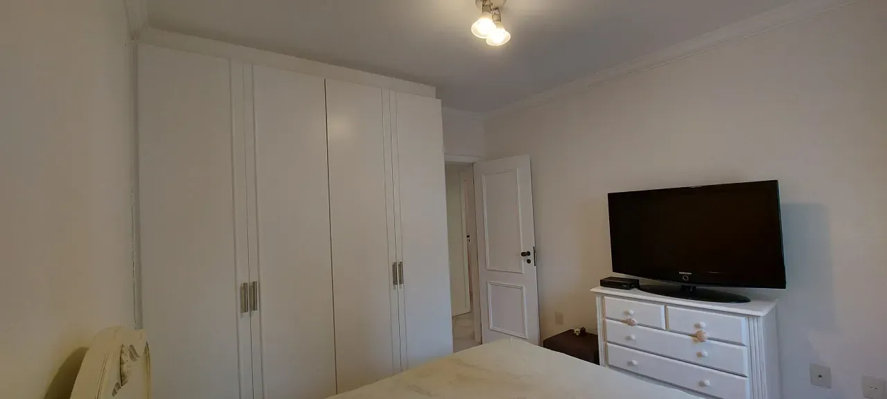 Amplo Apartamento Quadra Mar, 3 dormitórios sendo 1 suíte no Centro de Balneário Camboriú — foto 18