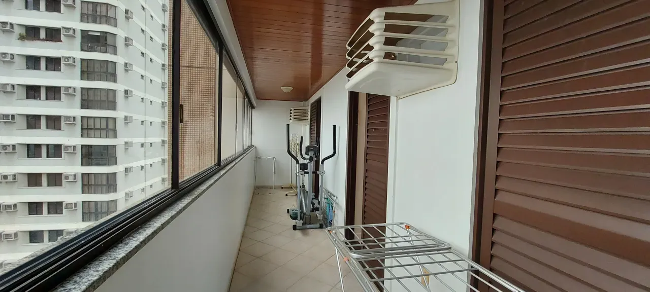 Amplo Apartamento Quadra Mar, 3 dormitórios sendo 1 suíte no Centro de Balneário Camboriú — foto 24