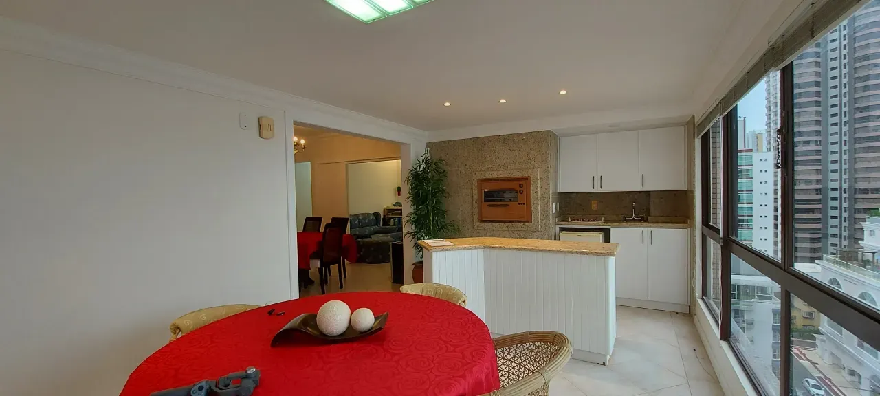 Amplo Apartamento Quadra Mar, 3 dormitórios sendo 1 suíte no Centro de Balneário Camboriú — foto 29