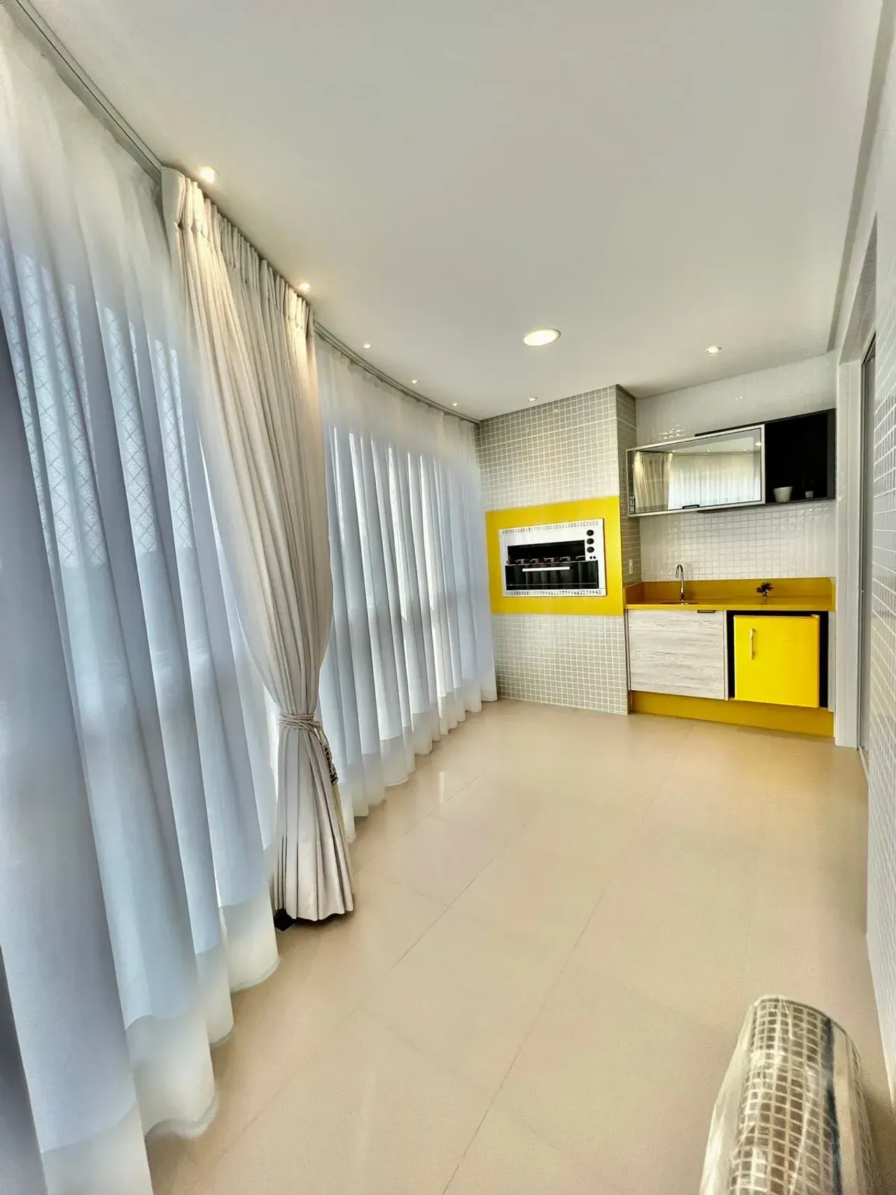 Excelente apartamento pronto para morar, padrão Embraed, com 3 suítes no Centro de Balneário Camboriú — foto 5
