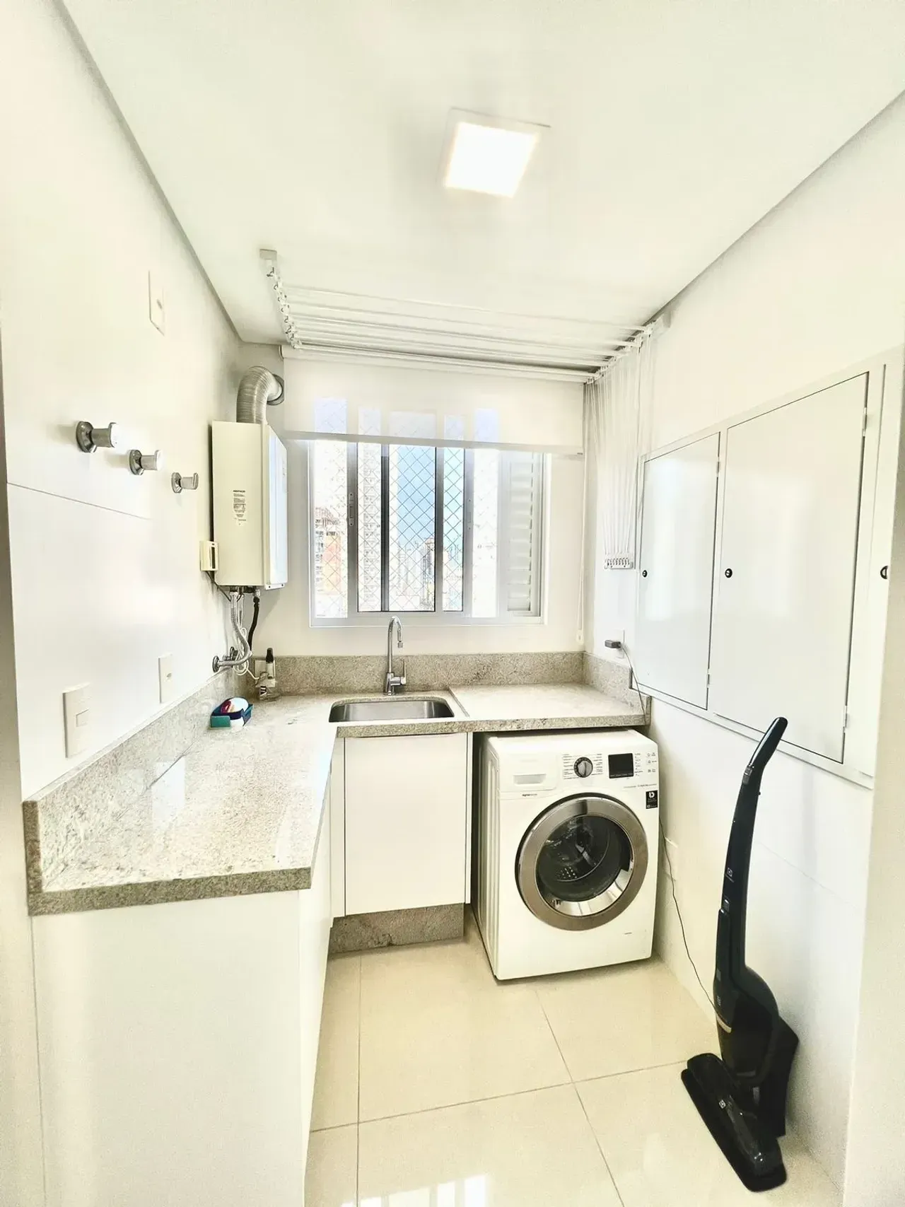Excelente apartamento pronto para morar, padrão Embraed, com 3 suítes no Centro de Balneário Camboriú — foto 8