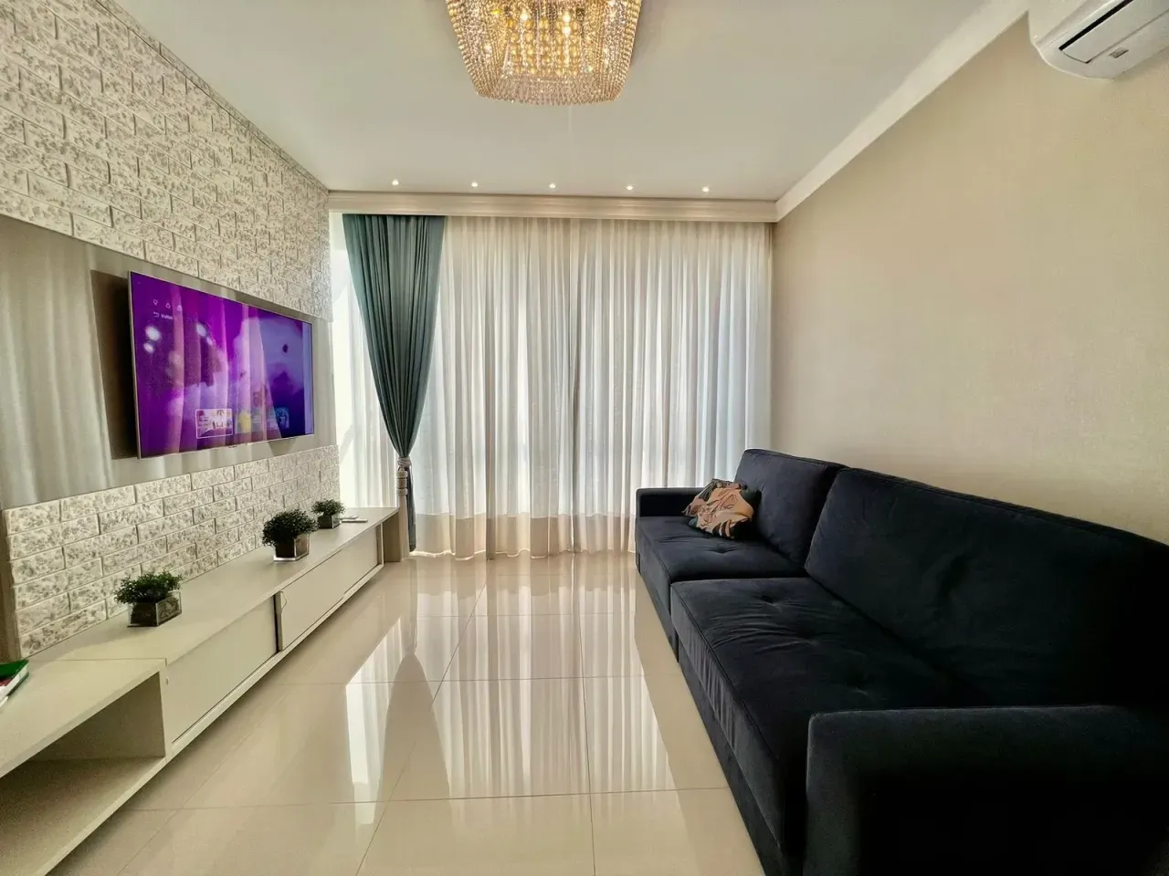 Excelente apartamento pronto para morar, padrão Embraed, com 3 suítes no Centro de Balneário Camboriú — foto 2