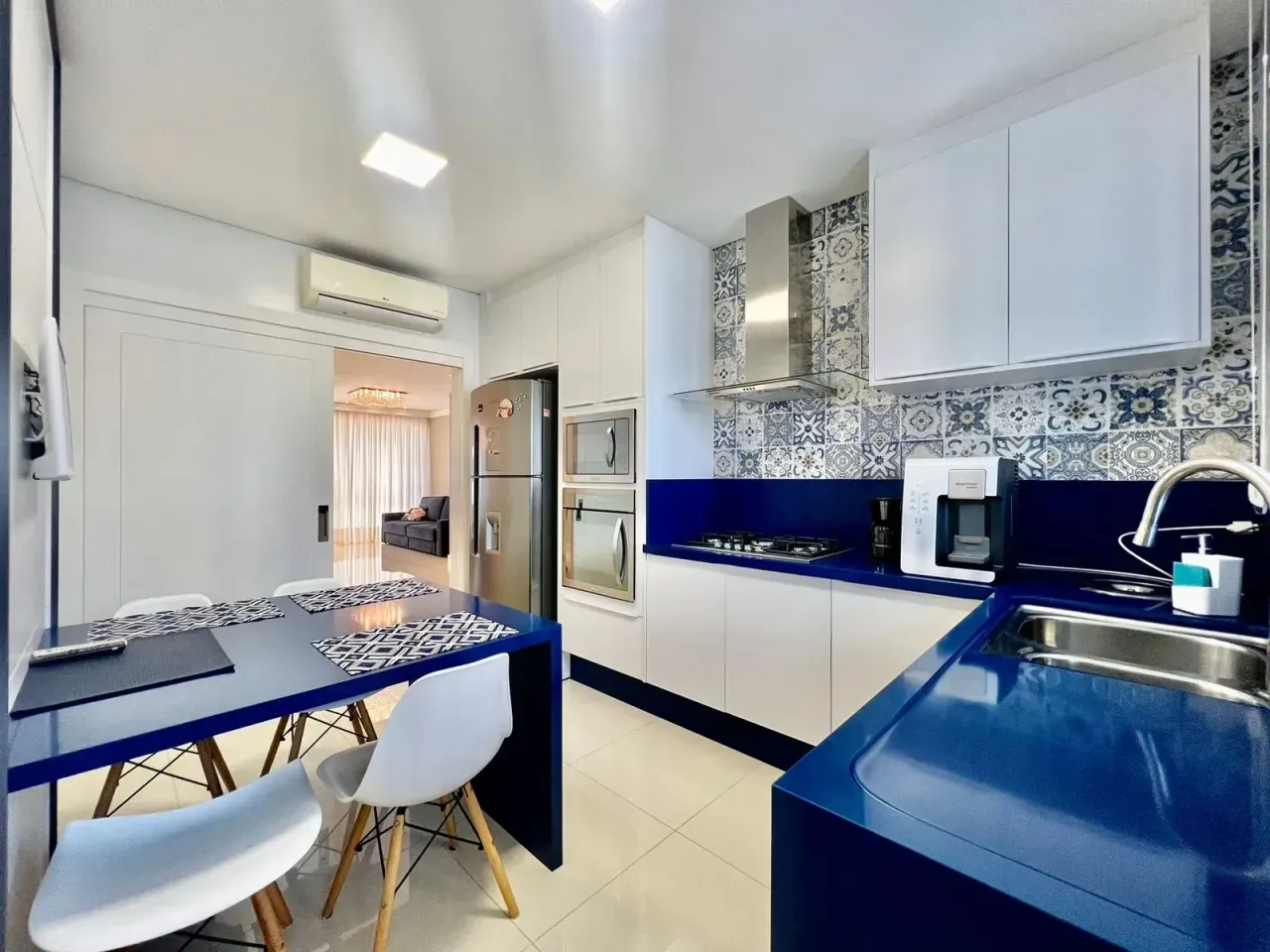 Excelente apartamento pronto para morar, padrão Embraed, com 3 suítes no Centro de Balneário Camboriú — foto 7