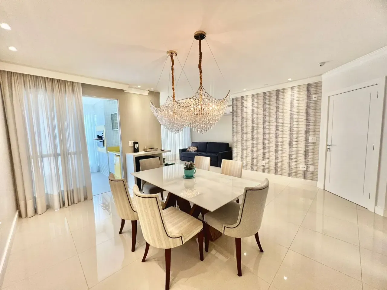 Excelente apartamento pronto para morar, padrão Embraed, com 3 suítes no Centro de Balneário Camboriú — foto 4
