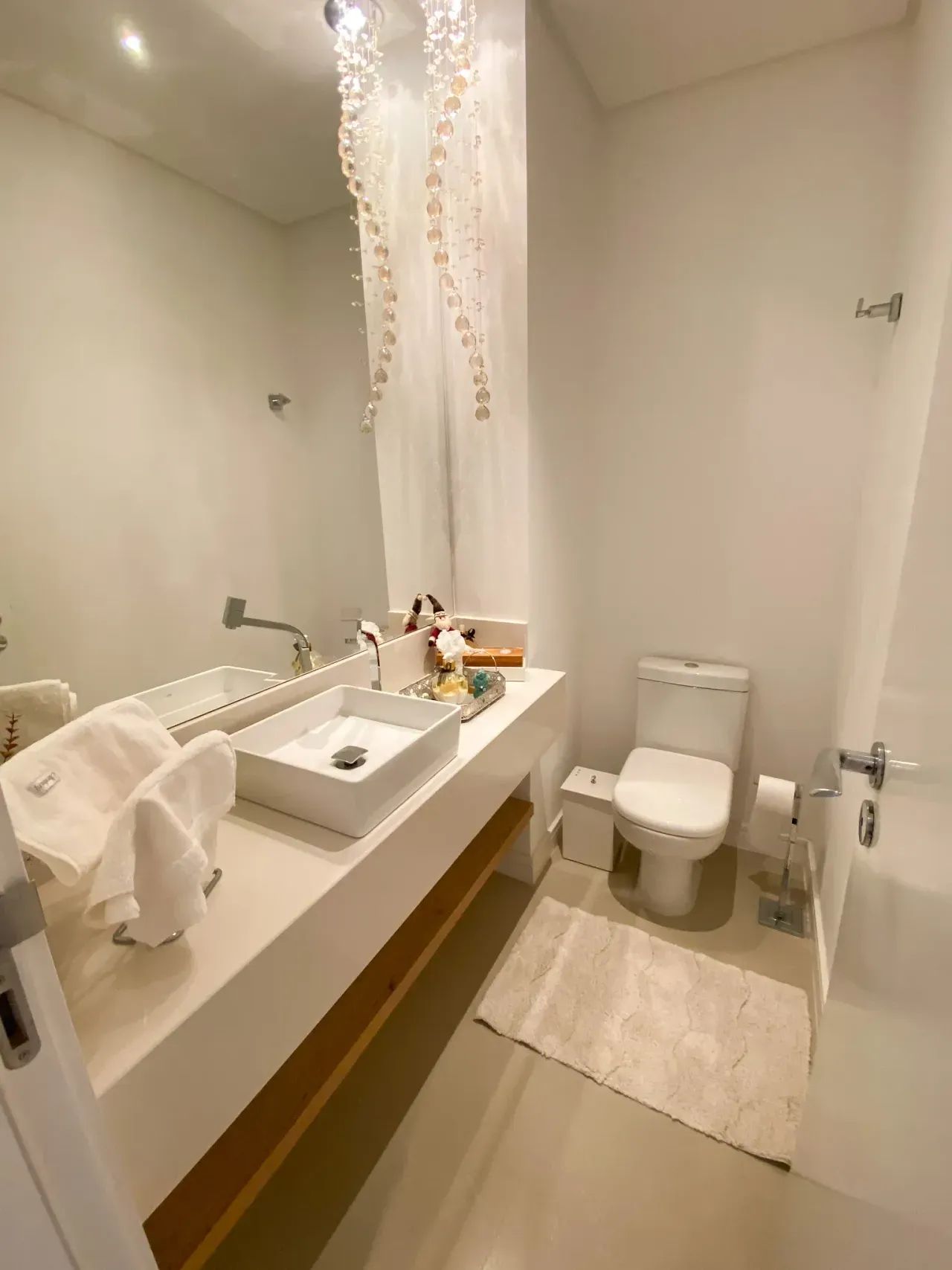 Apartamento Mobiliado com 3 dormitórios sendo 1 suíte e 2 vagas no Bairro Pioneiros em Balneário Camboriú — foto 20