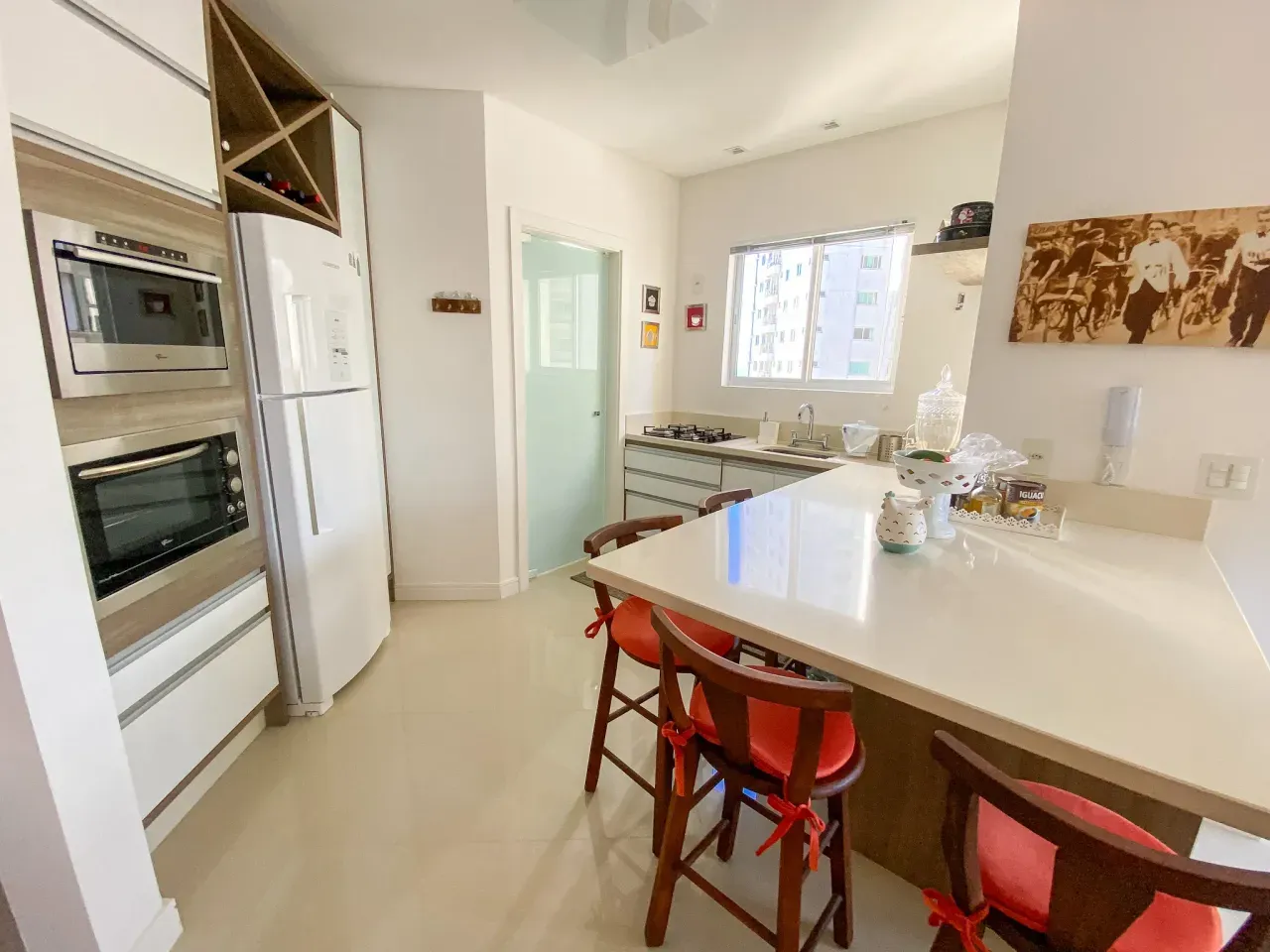 Apartamento Mobiliado com 3 dormitórios sendo 1 suíte e 2 vagas no Bairro Pioneiros em Balneário Camboriú — foto 16
