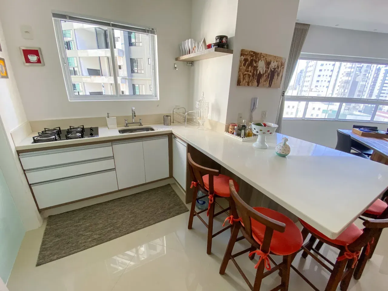 Apartamento Mobiliado com 3 dormitórios sendo 1 suíte e 2 vagas no Bairro Pioneiros em Balneário Camboriú — foto 15