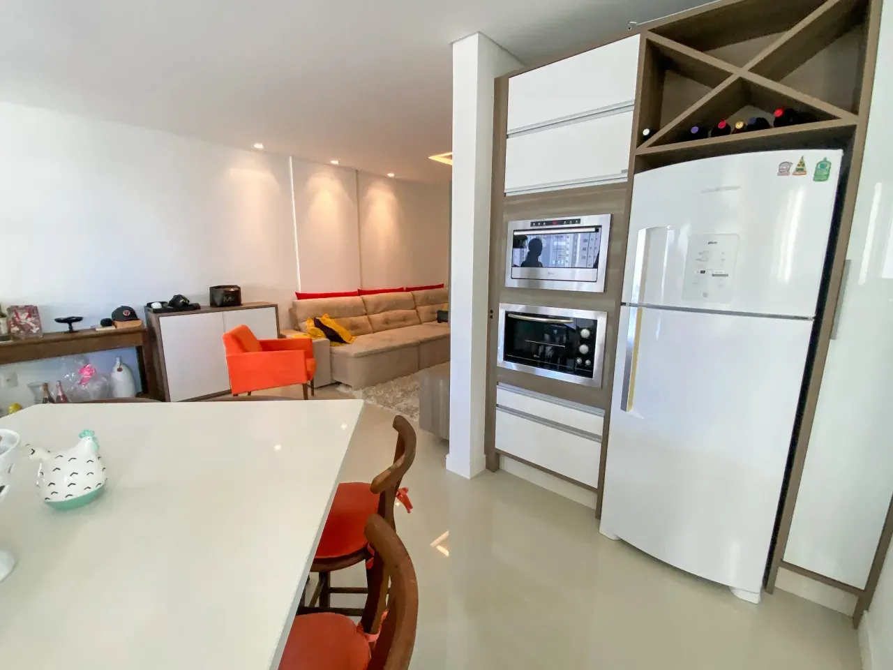 Apartamento Mobiliado com 3 dormitórios sendo 1 suíte e 2 vagas no Bairro Pioneiros em Balneário Camboriú — foto 14