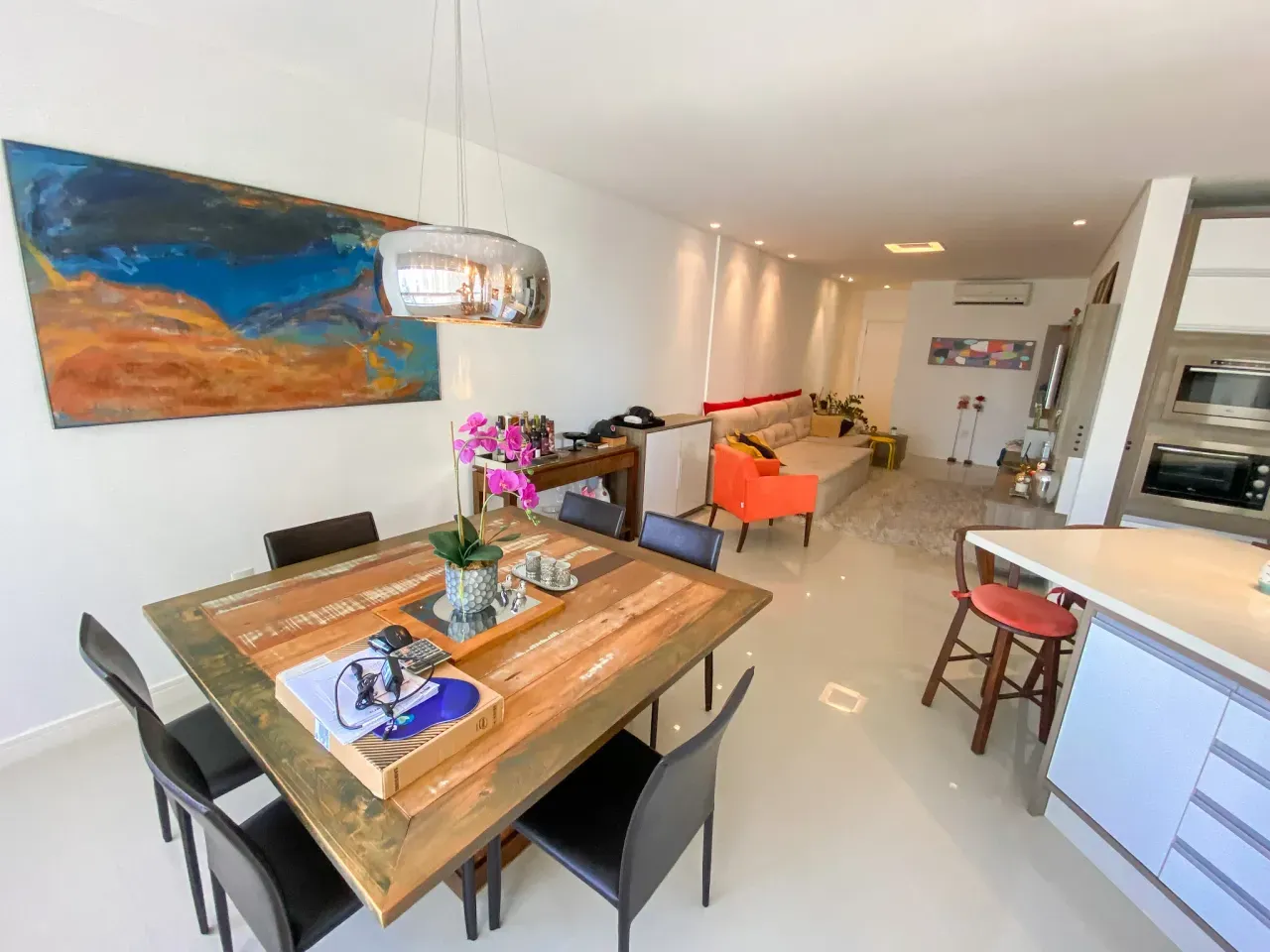Apartamento Mobiliado com 3 dormitórios sendo 1 suíte e 2 vagas no Bairro Pioneiros em Balneário Camboriú — foto 12