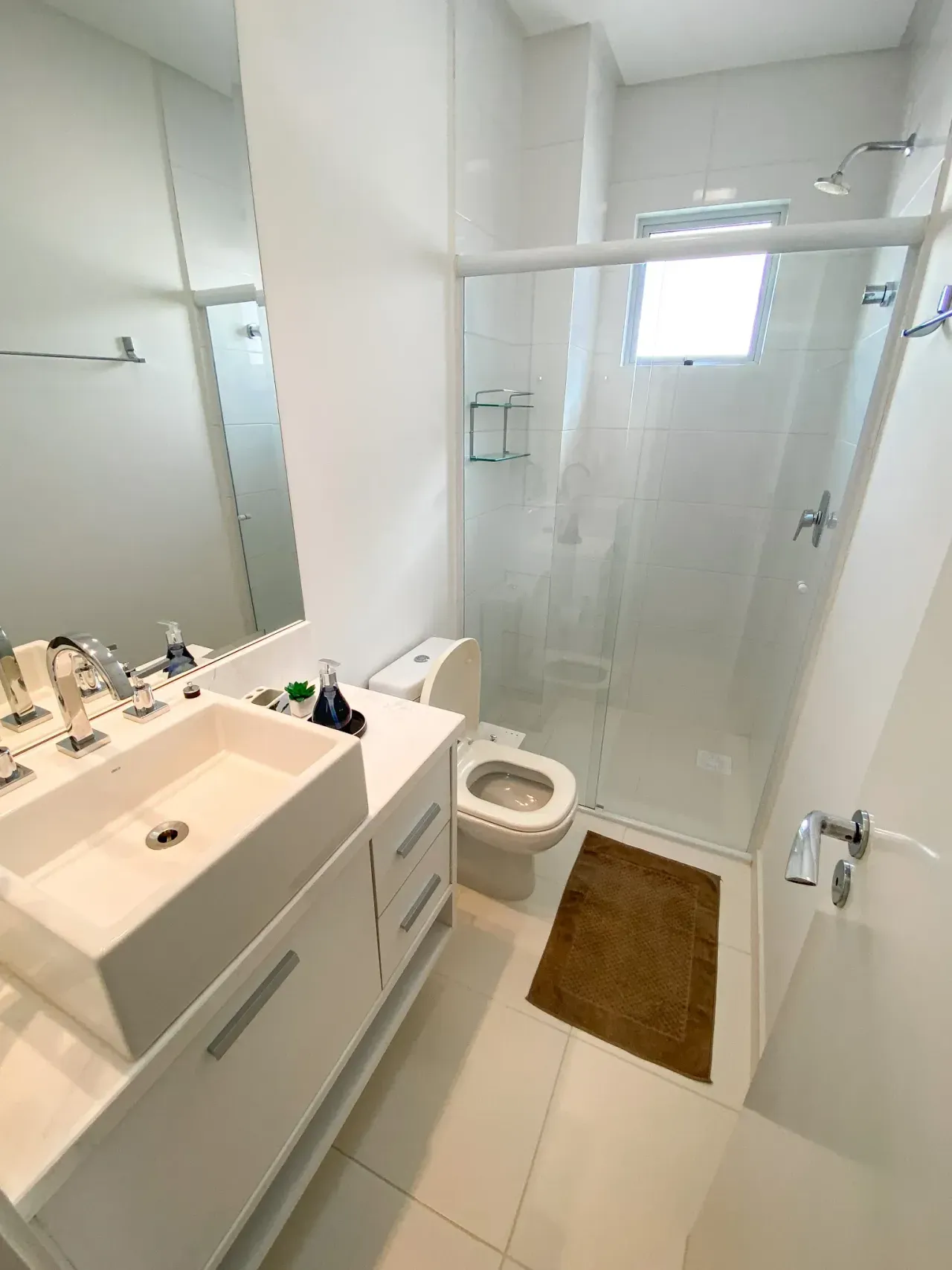 Apartamento Mobiliado com 3 dormitórios sendo 1 suíte e 2 vagas no Bairro Pioneiros em Balneário Camboriú — foto 10