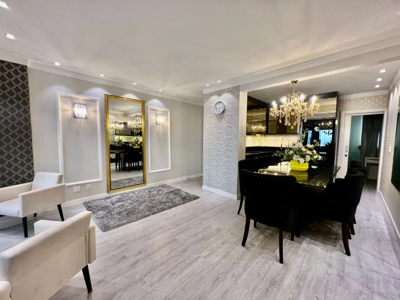 Apartamento frente mar, finamente mobiliado com 3 suítes e 2 vagas no Centro de Balneário Camboriú — foto 4