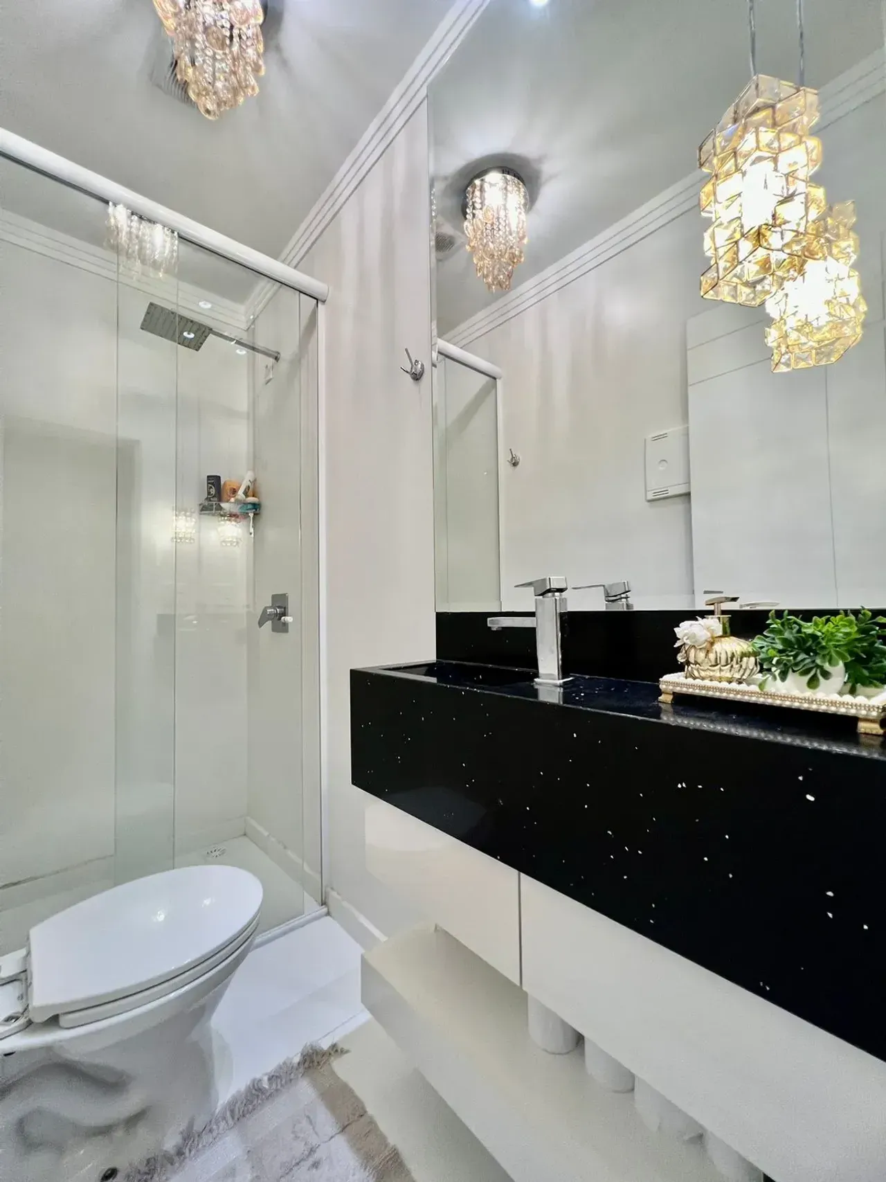 Apartamento frente mar, finamente mobiliado com 3 suítes e 2 vagas no Centro de Balneário Camboriú — foto 16