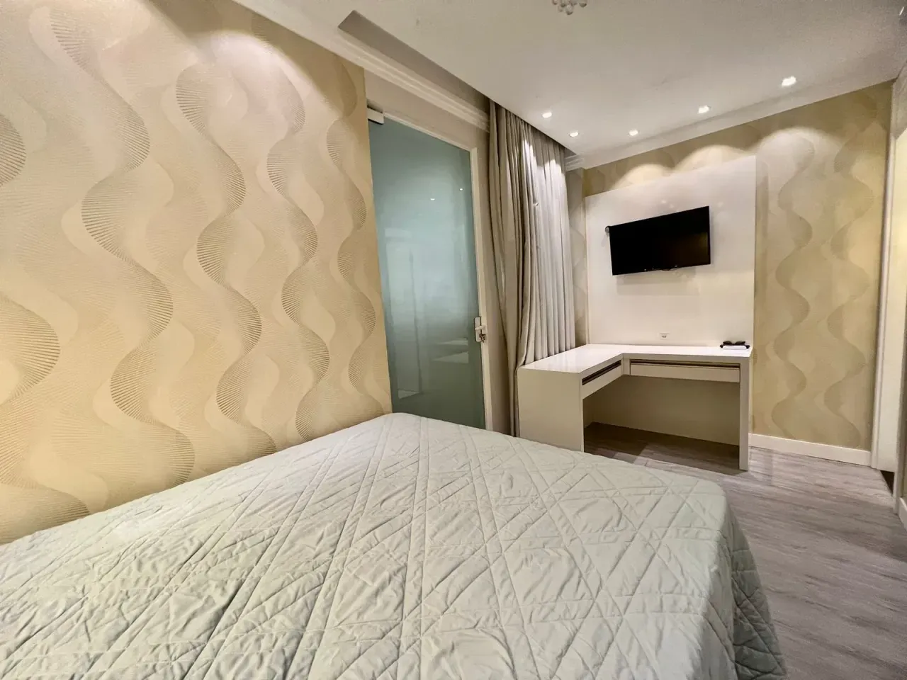Apartamento frente mar, finamente mobiliado com 3 suítes e 2 vagas no Centro de Balneário Camboriú — foto 20