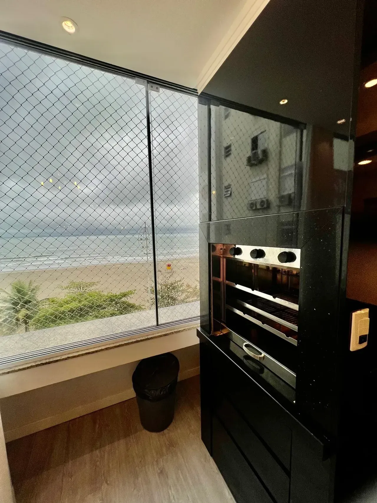 Apartamento frente mar, finamente mobiliado com 3 suítes e 2 vagas no Centro de Balneário Camboriú — foto 6
