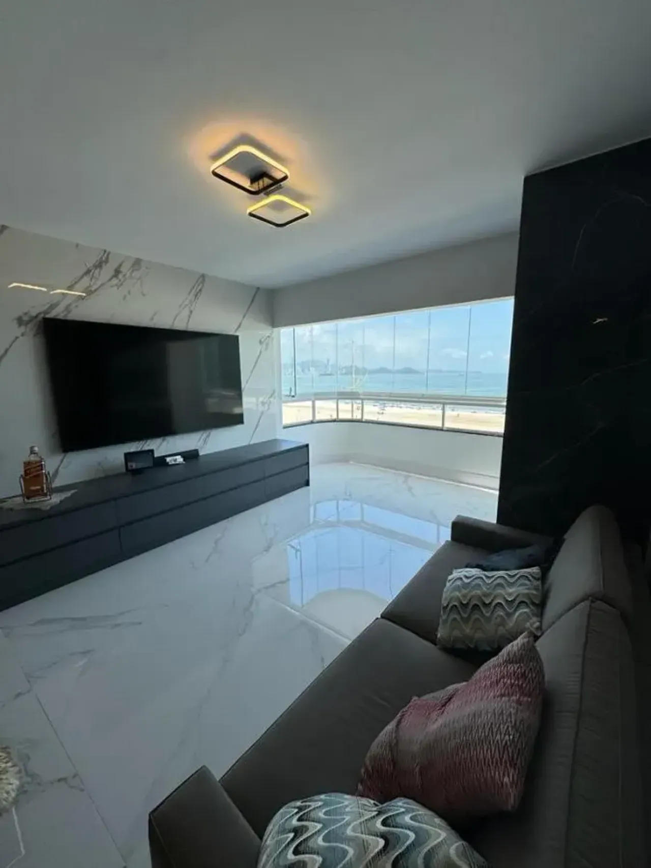 Apartamento com 4 dormitório sendo 2 suítes no vista mar no Centro de Balneário Camboriú — foto 2