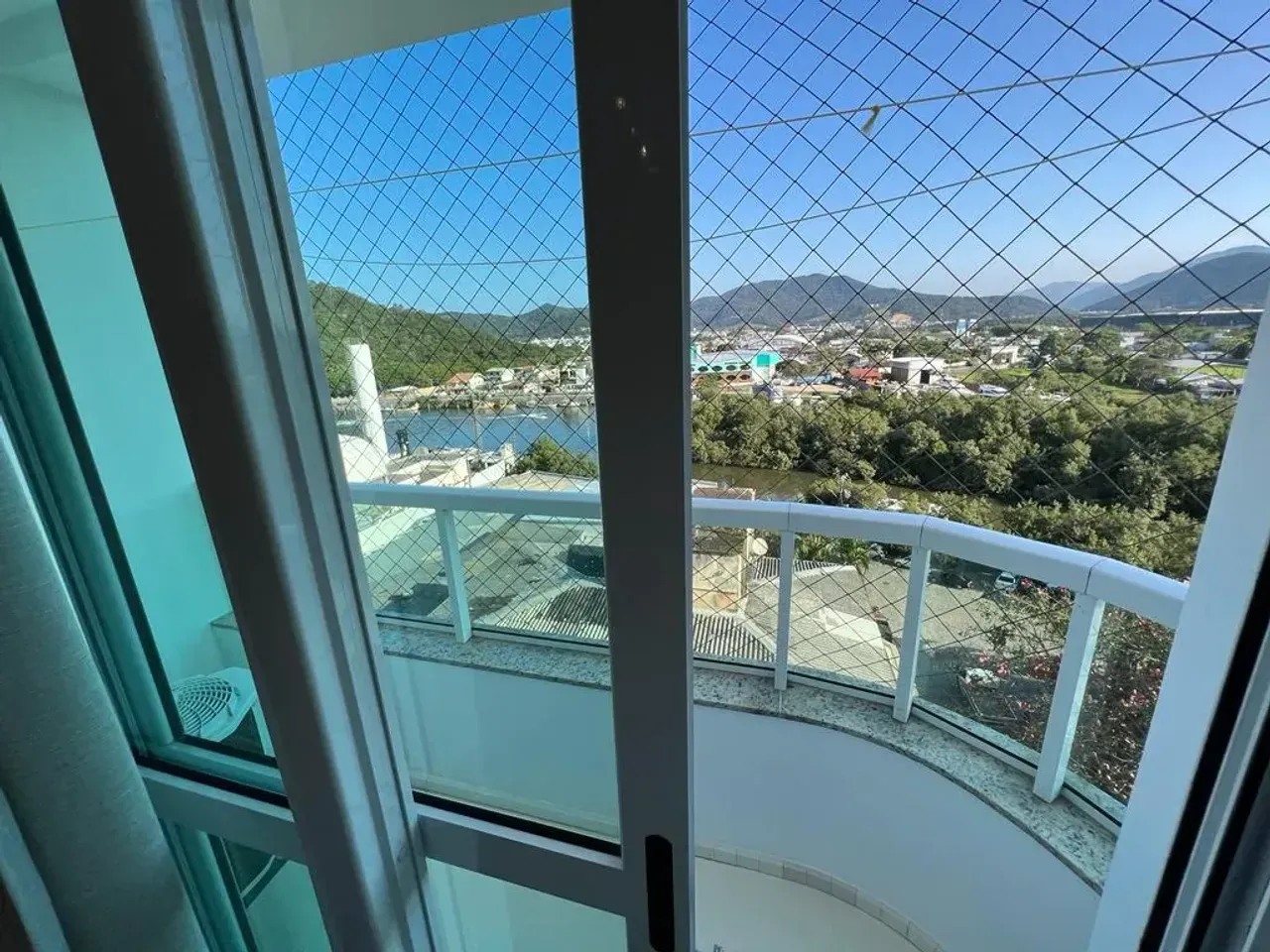 Apartamento no Condominio Marina Residence com 3 suítes em Balneário Camboriú — foto 16