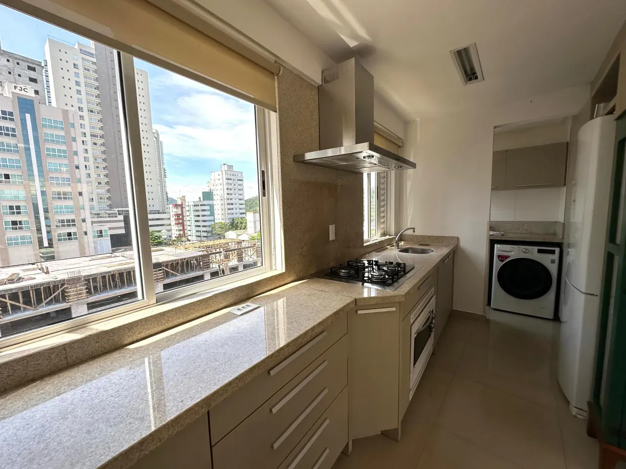 Apartamento com 3 dormitórios sendo 1 suíte e 1 vagade garagem na Barra Sul em Balneário Camboriú — foto 7