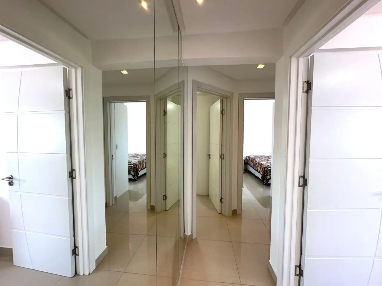 Apartamento com 3 dormitórios sendo 1 suíte e 1 vagade garagem na Barra Sul em Balneário Camboriú — foto 6