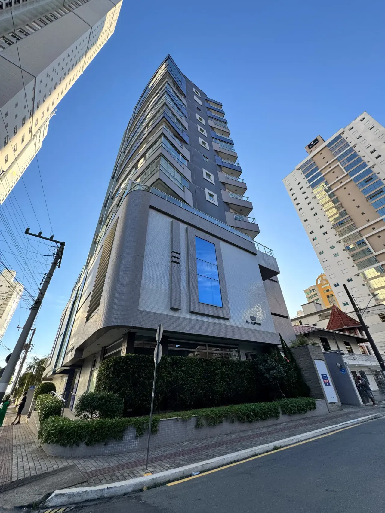Apartamento com 3 dormitórios sendo 1 suíte e 1 vaga de garagem no Centro de Balneário Camboriú — foto 15