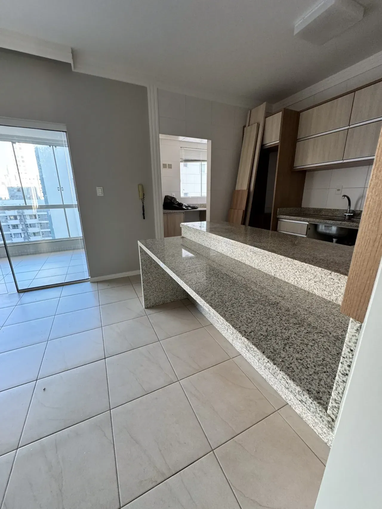 Apartamento com 3 dormitórios sendo 1 suíte e 1 vaga de garagem no Centro de Balneário Camboriú — foto 12