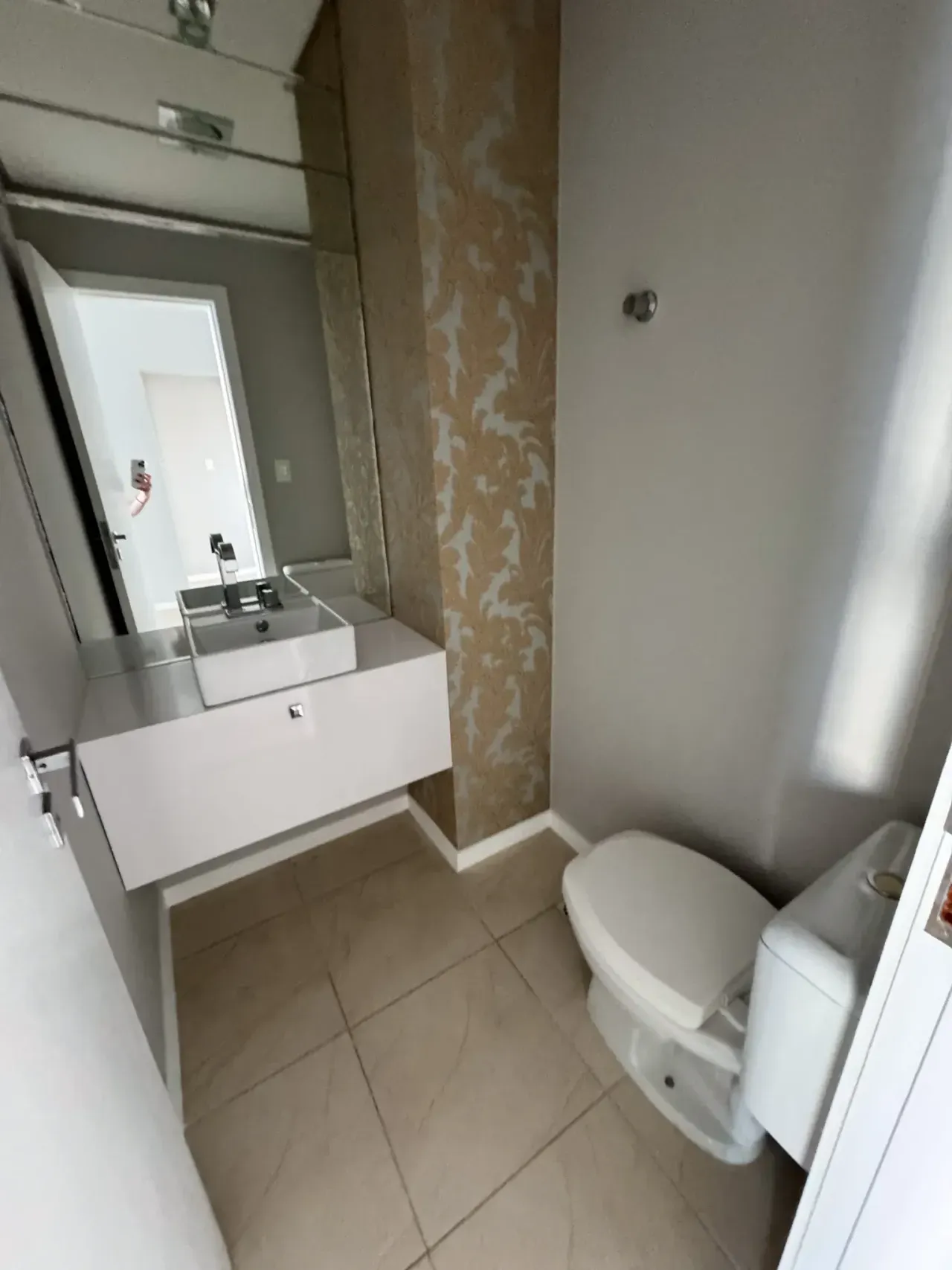 Apartamento com 3 dormitórios sendo 1 suíte e 1 vaga de garagem no Centro de Balneário Camboriú — foto 10