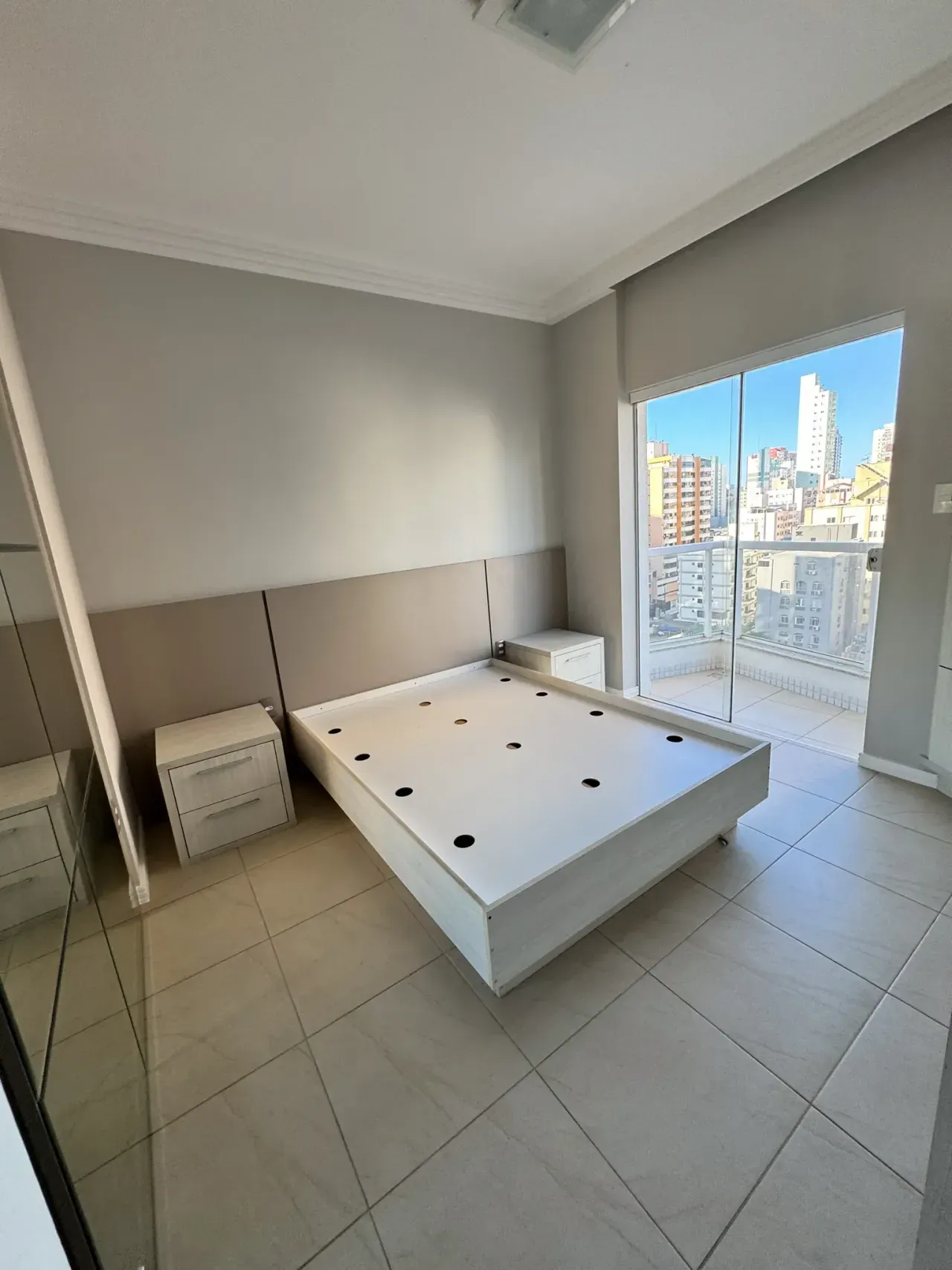 Apartamento com 3 dormitórios sendo 1 suíte e 1 vaga de garagem no Centro de Balneário Camboriú — foto 5
