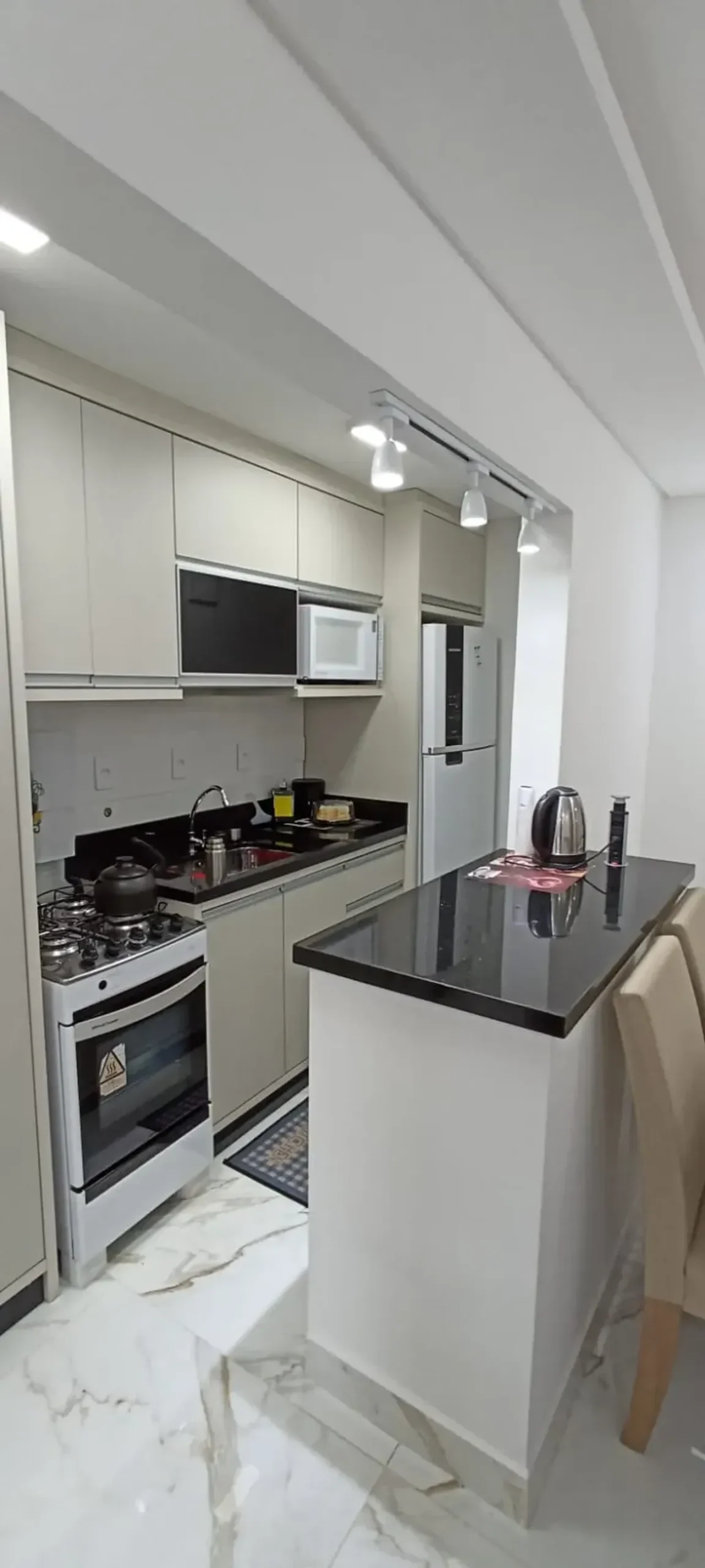Apartamento Semi-Mobiliado com 1 dormitório e 1 vaga no Bairro Pioneiros em Balneário Camboriú — foto 8