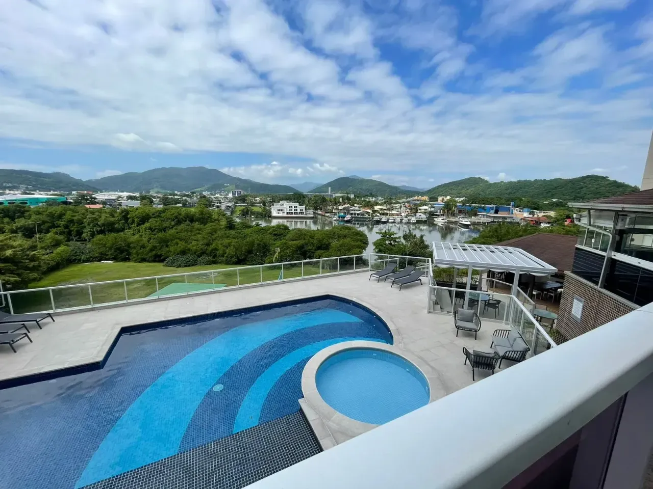 Apartamento no Edifício Holambra com 3 Suítes em Balneário Camboriú