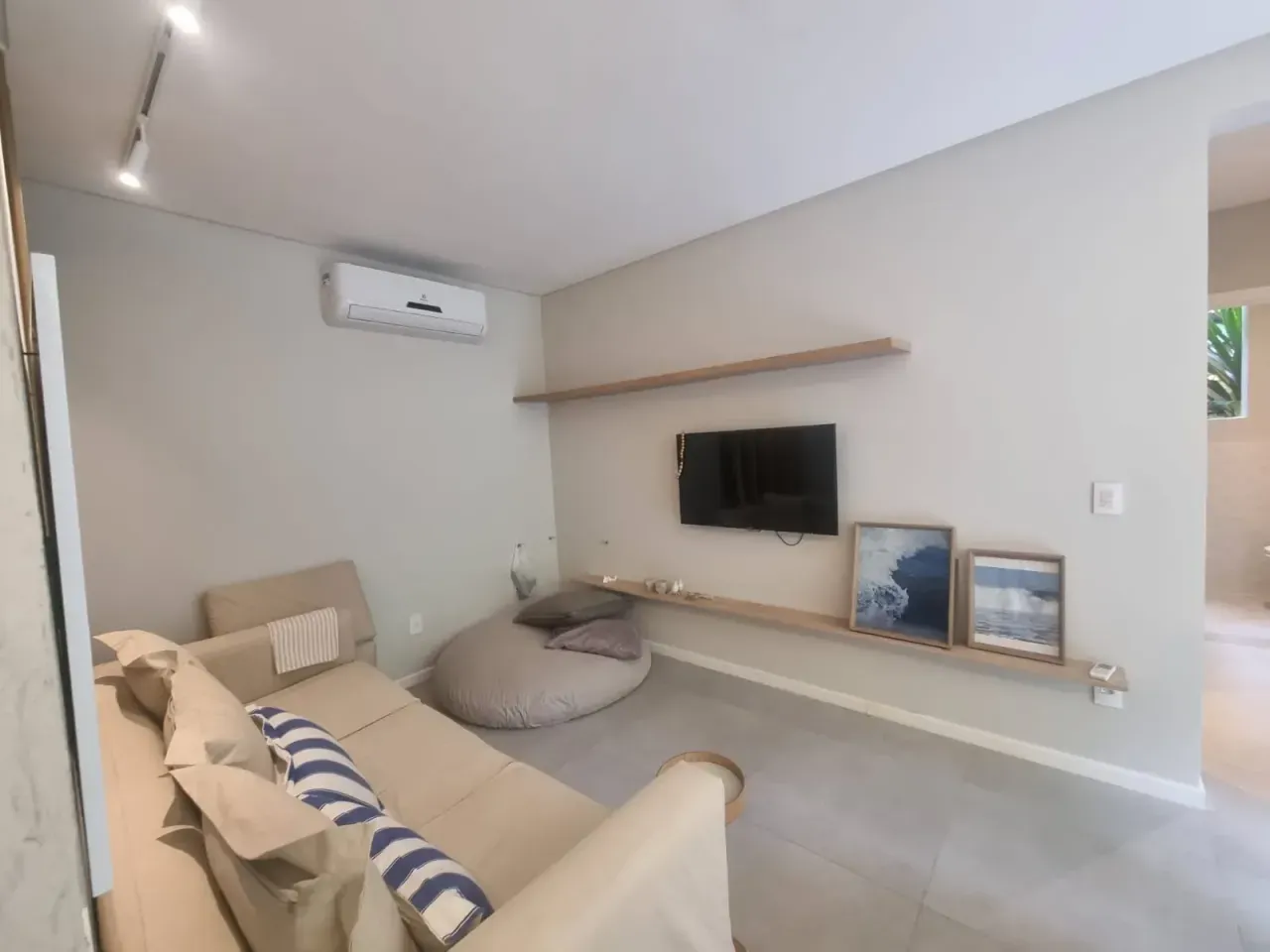 Apartamento de Alto Padrão com 2 suítes e 1 vaga de garagem  na Praia dos Amores em Balneário Camboriú