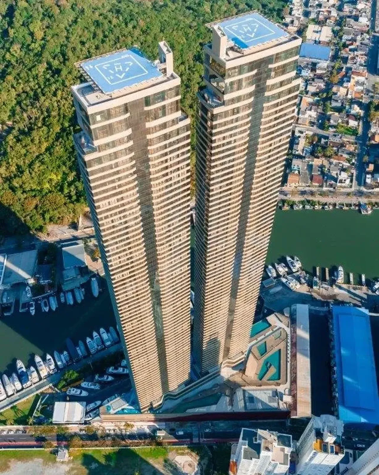 Apartamento com 4 suítes e  3 vagas de garagem no Centro em Balneário Camboriú — foto 19