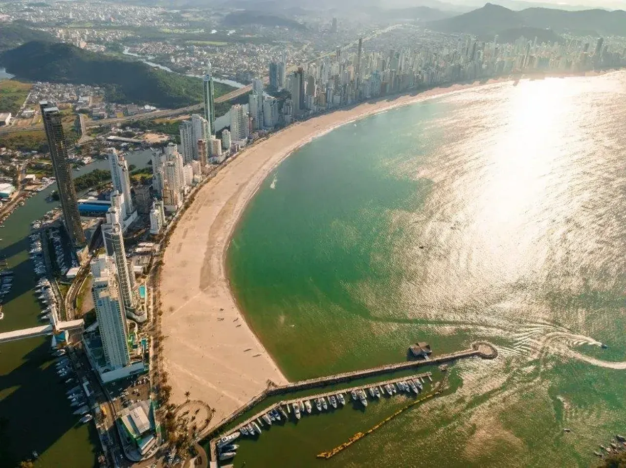 Apartamento com 4 suítes e  3 vagas de garagem no Centro em Balneário Camboriú — foto 21
