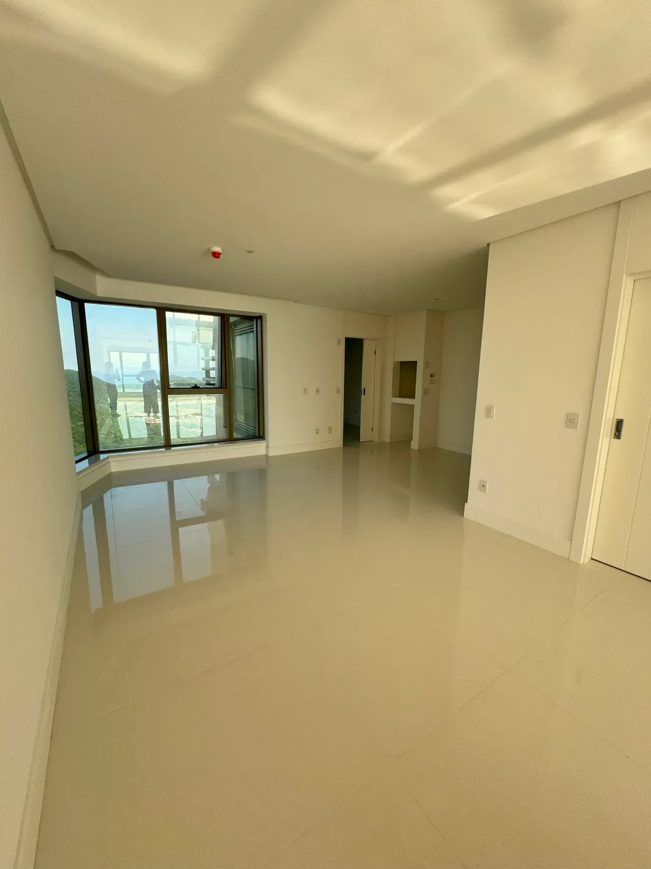 Apartamento com 4 suítes e  3 vagas de garagem no Centro em Balneário Camboriú — foto 10