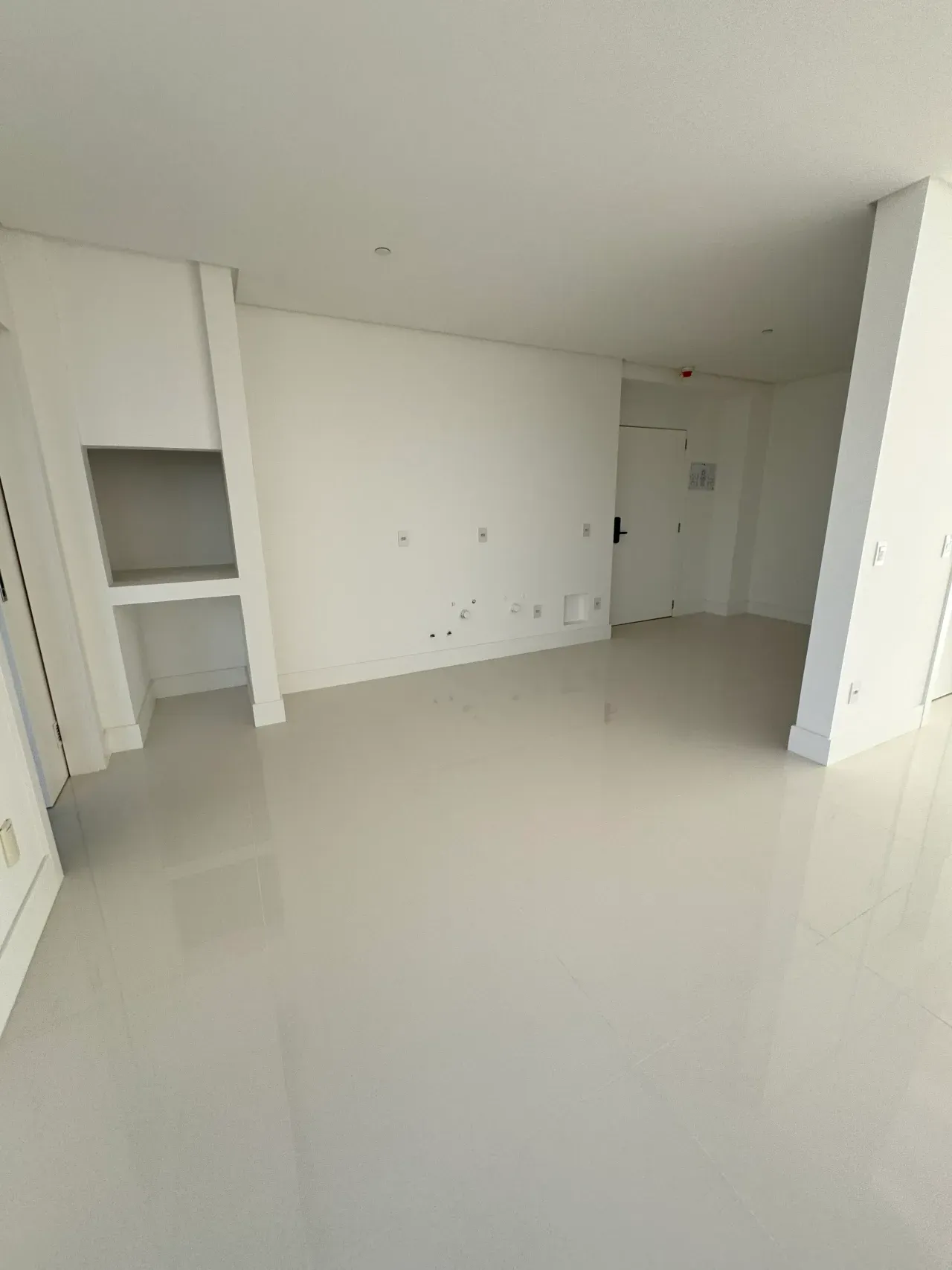 Apartamento com 4 suítes e  3 vagas de garagem no Centro em Balneário Camboriú — foto 4