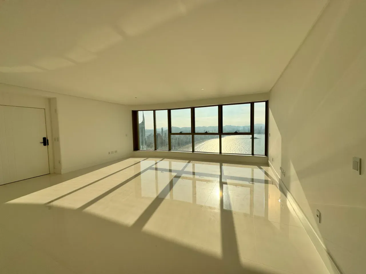 Apartamento com 4 suítes e  3 vagas de garagem no Centro em Balneário Camboriú — foto 12