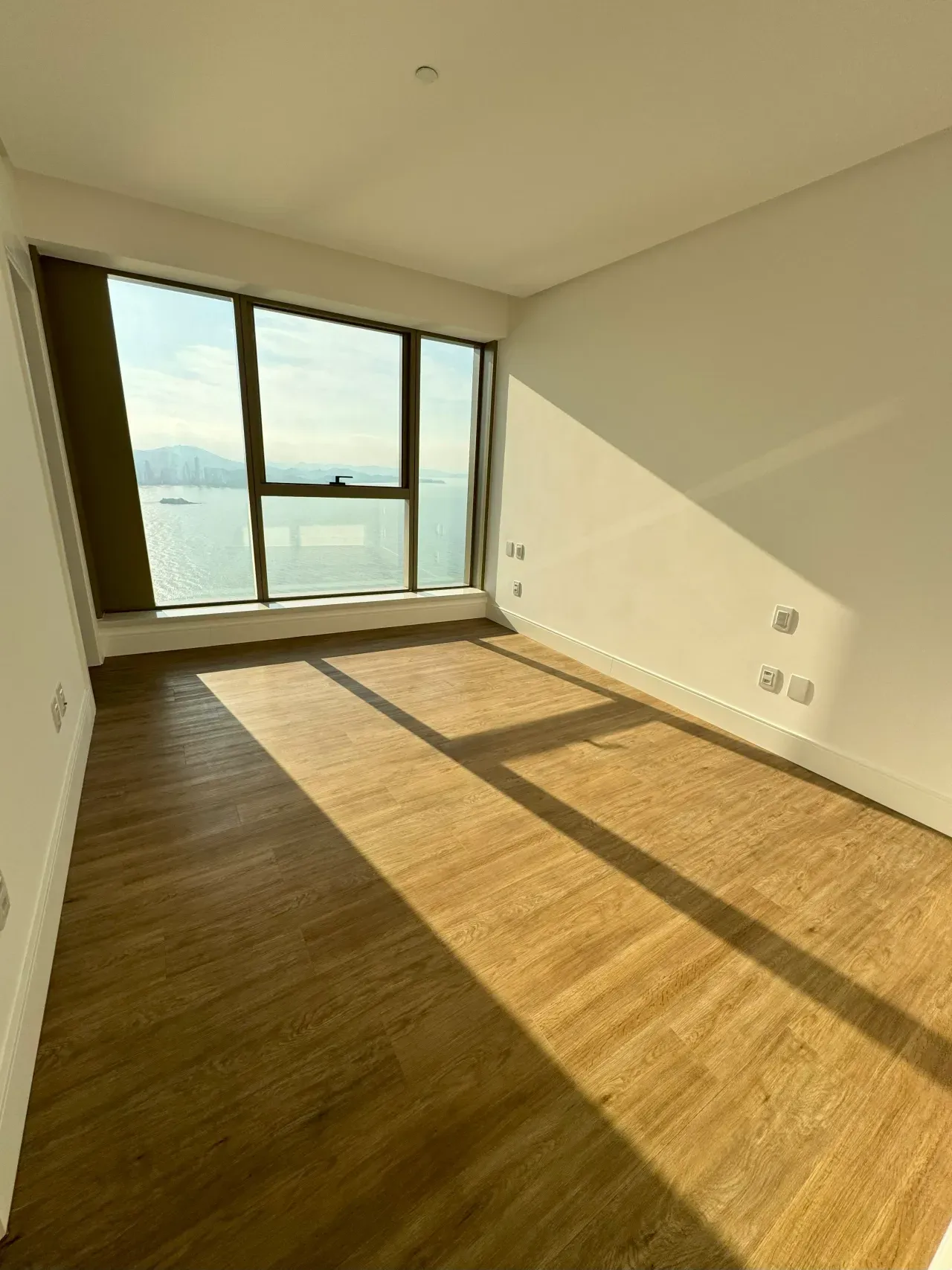 Apartamento com 4 suítes e  3 vagas de garagem no Centro em Balneário Camboriú — foto 3