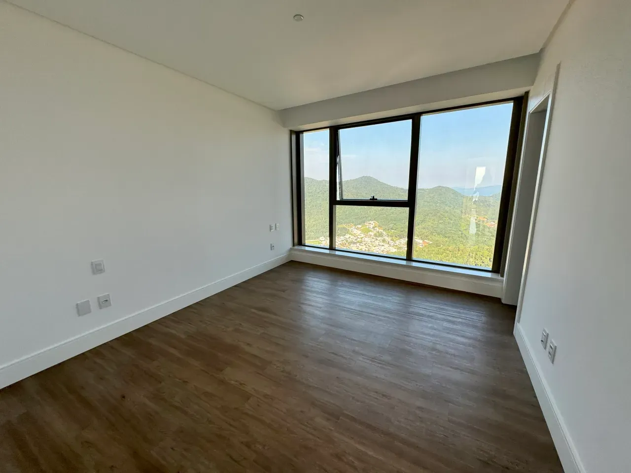 Apartamento com 4 suítes e  3 vagas de garagem no Centro em Balneário Camboriú — foto 7