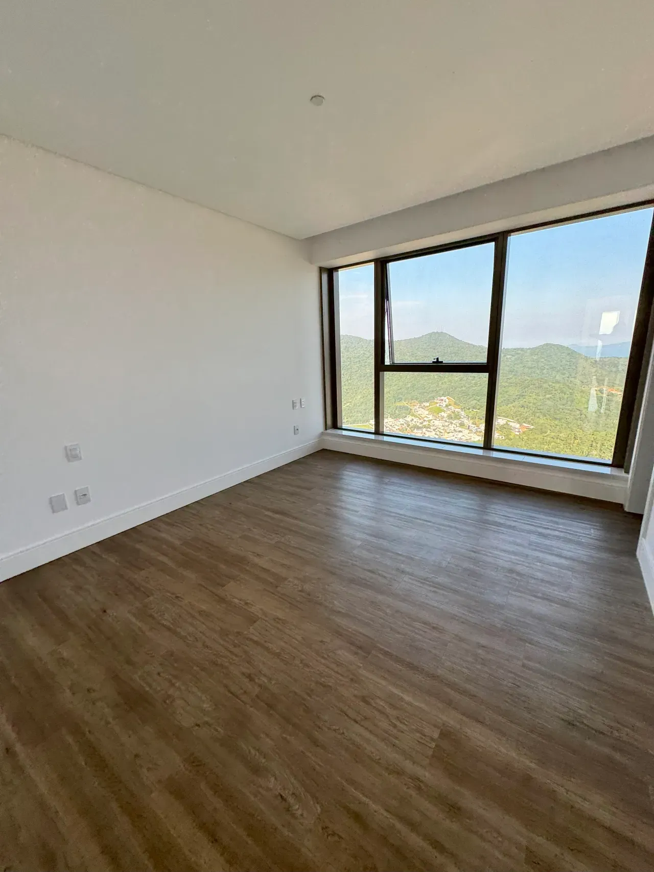 Apartamento com 4 suítes e  3 vagas de garagem no Centro em Balneário Camboriú — foto 14