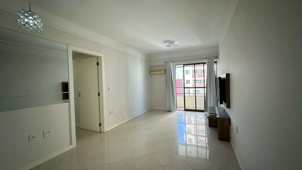 Apartamento de Alto Padrão mobiliado com 2 dormitórios sendo 1 suíte e 1 vaga no Centro em Balneário Camboriú
