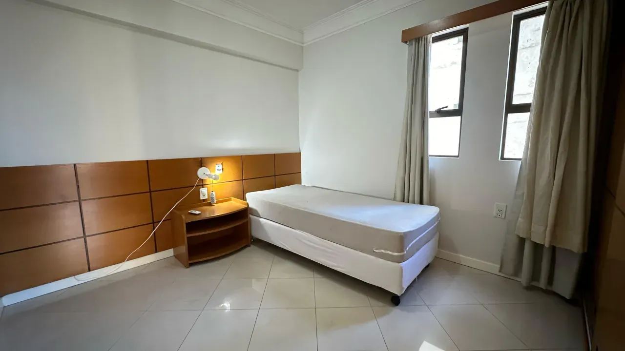 Apartamento de Alto Padrão mobiliado com 2 dormitórios sendo 1 suíte e 1 vaga no Centro em Balneário Camboriú — foto 7